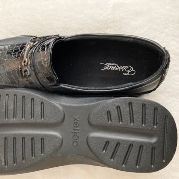 Women's Brand New Leather and Croc Embossing Slip On Loafers Size 7 Medium - Picture 4 of 6